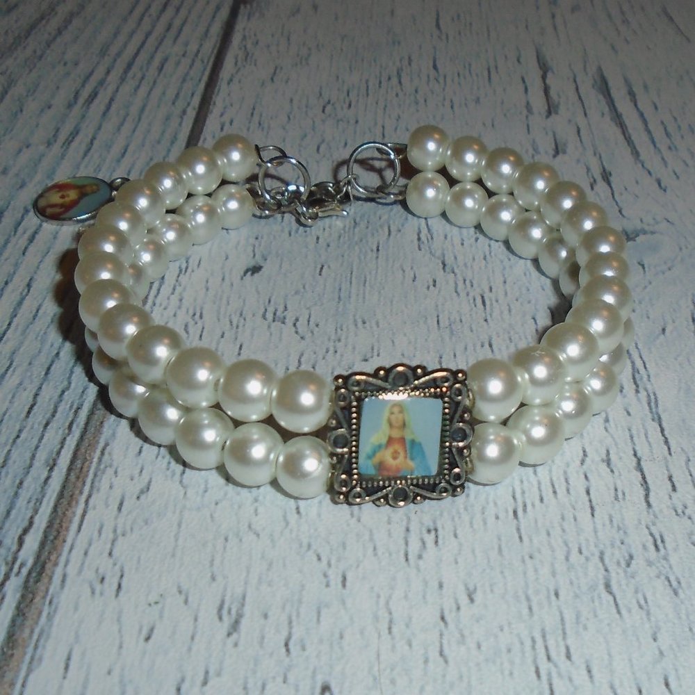 Mary and Jesus pearl bracelet